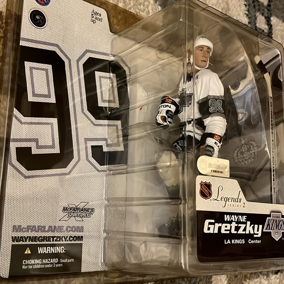 Wayne Gretzky McFarlane Legends Series 2 Action Figure LA Kings Center - Picture 3 of 8